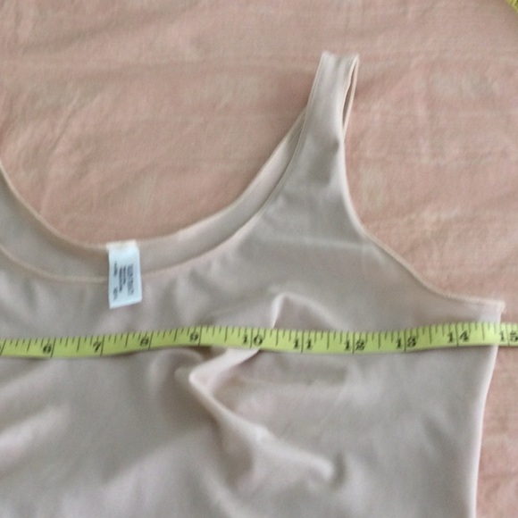 Woman’s Top by Ellen Tracy size XL color cream 85% Nylon 15% Spandex. #445 - Picture 5 of 7